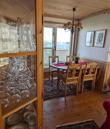 Spacious With Stunning Views דירה *