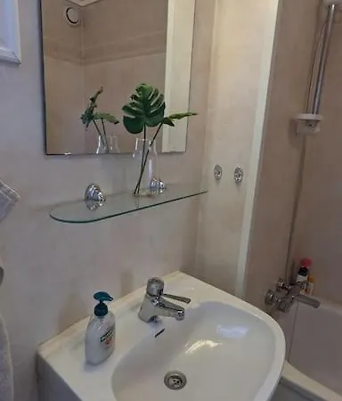 דירה Spacious With Stunning Views